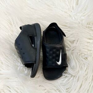 Nike Toddler Boys Black Slip-On Sandals Size 8